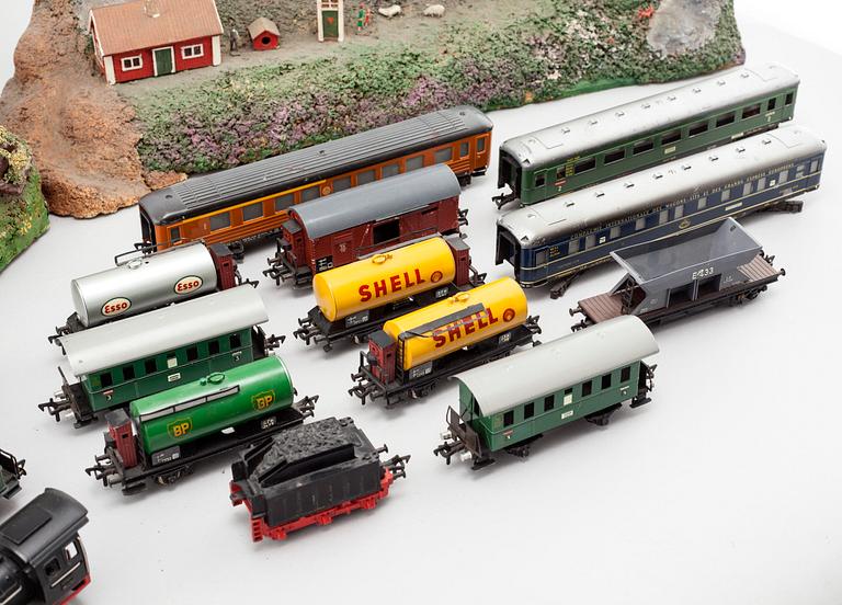 A model train set with accessories, partly Fleischmann, second half of the 20th century.