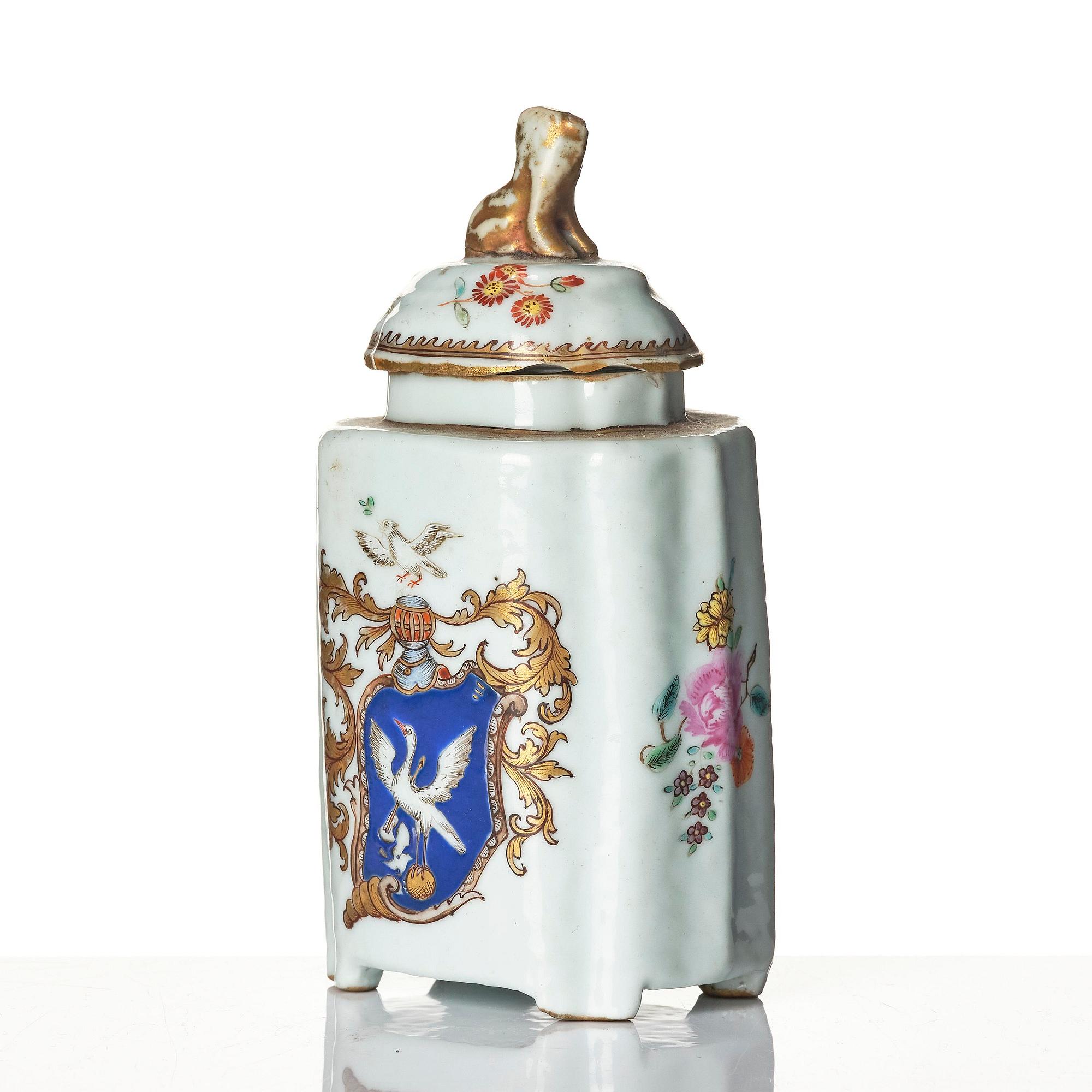A famille rose armorial tea caddy with cover, Qing dynasty, Qianlong (1736-95).