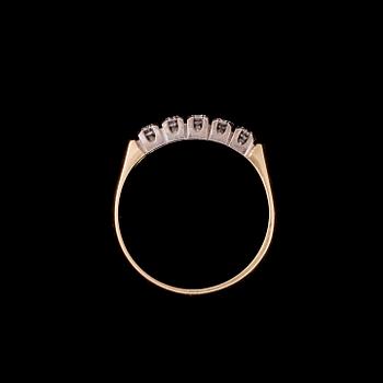 RING, 14K guld, briljantslipade diamanter. Vikt ca 4,1 g.