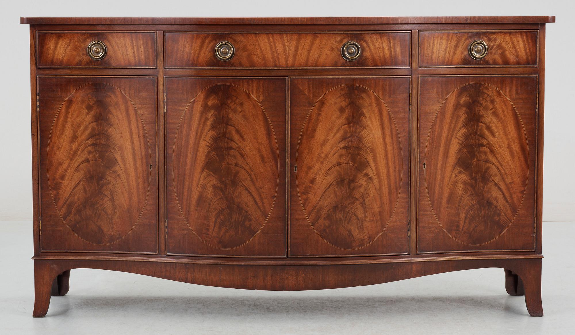 SIDEBOARD. Engelsk stil, 1900-talets första hälft.