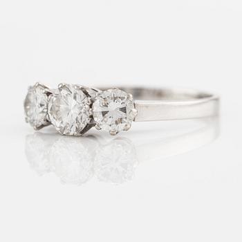 Ring, 18K white gold with brilliant-cut diamonds, total 1.65 ct.