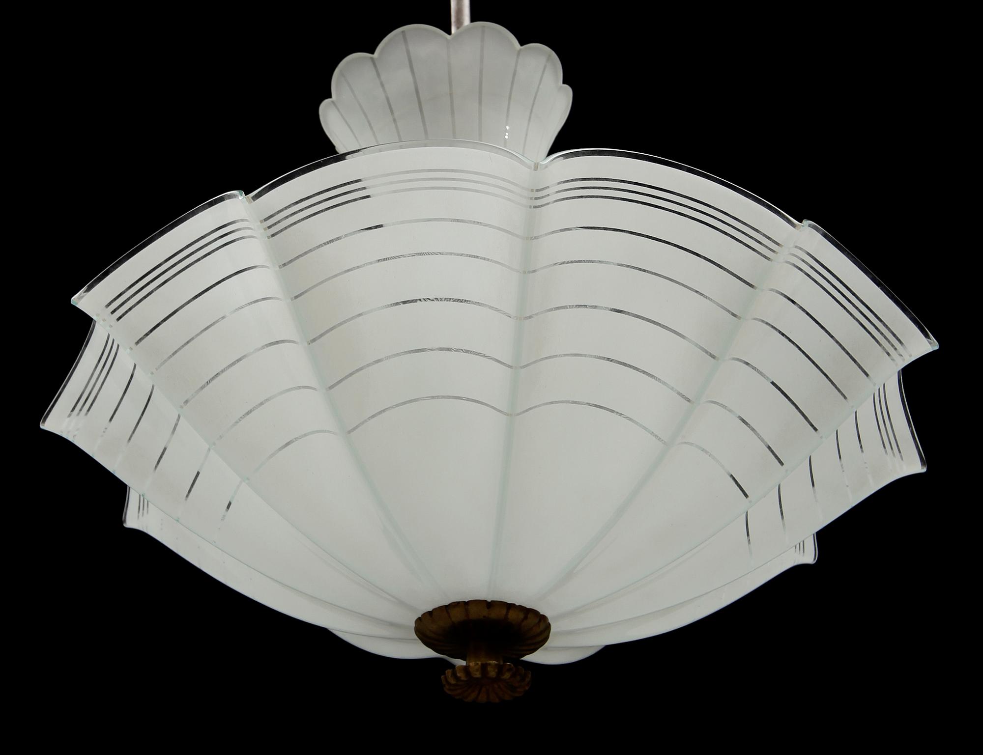 TAKLAMPA, 1900-talets mitt, höjd 63 cm.