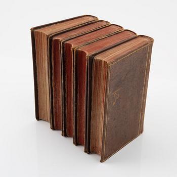 Med 360 handkolorerade botaniska planscher.