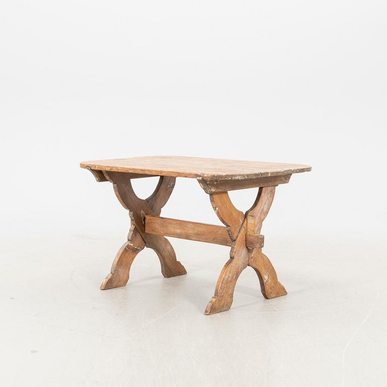 A pine 18th/19th century table.