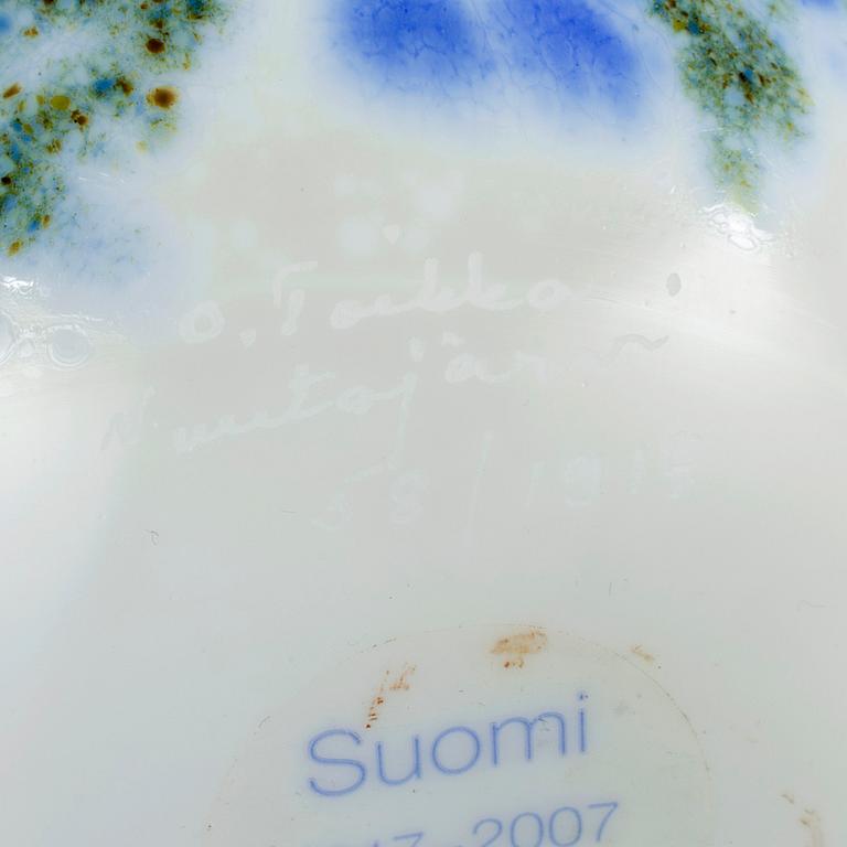 OIVA TOIKKA, skulptur, glas, "Kyyhky", Nuutajärvi Notsjö, Iittala, signerad, numrerad 58/1917 och daterad 2007.