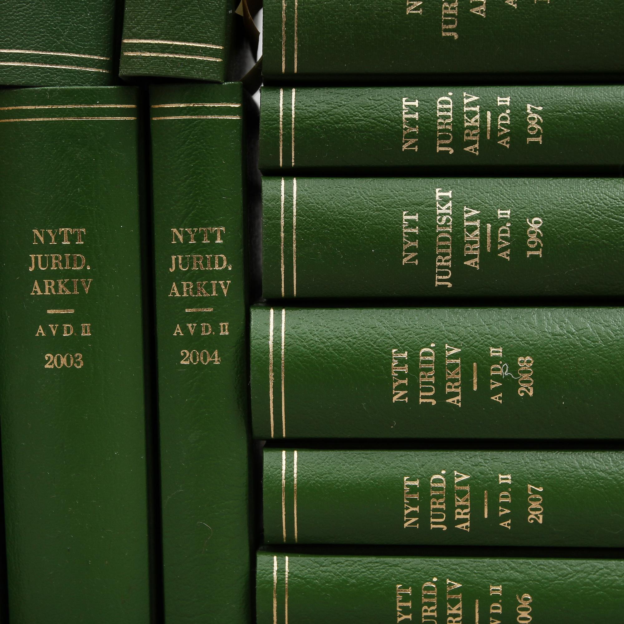 BÖCKER, "Nytt Juridiskt Arkiv I", 1874-2011 samt "Nytt Juridiskt Arkiv II", 1943-2011, Norstedts Förlag.