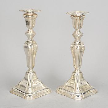 LJUSSTAKAR, ett par, barockstil, sterlingsilver, Tyskland, 1900-tal.