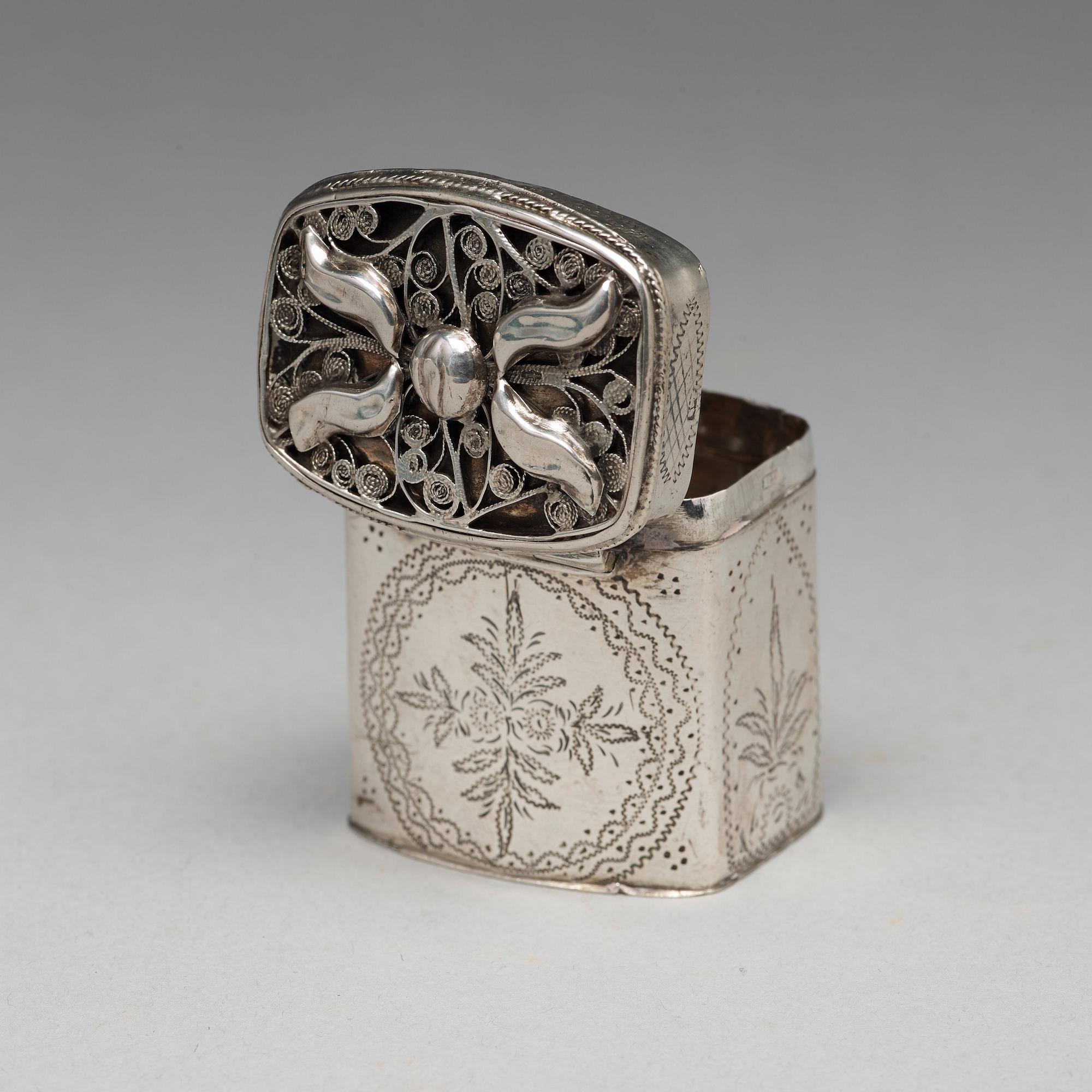 Dosor, 3 st, silver, en Moskva 1861, två stycken Holland, sannolikt 1800.tal.