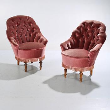 FÅTÖLJER, ett par, s k Emmafåtöljer, 1800-talets andra hälft.