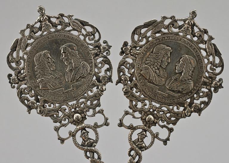 SERVERINGSBESTICK, 2 st, silver, 1800/1900-tal, Holland. Vikt 445 g.