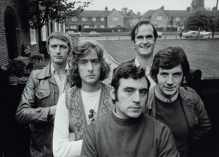 Rolf Adlercreutz, Fotografi Monty Python 1970, signerad a tergo.