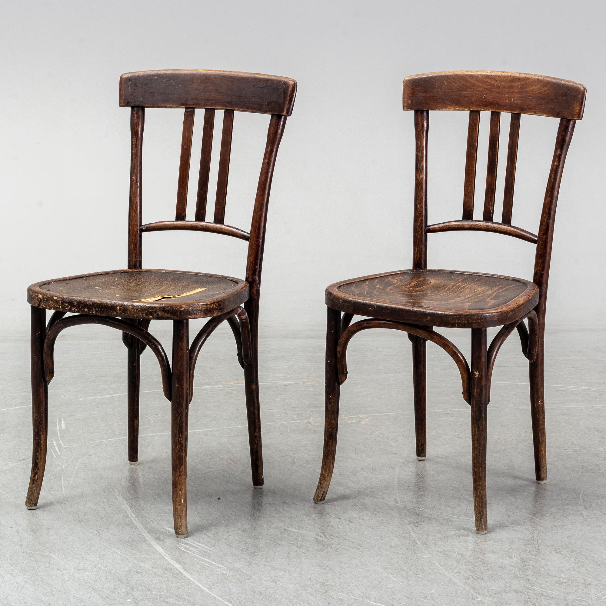 A matched set of four wooden chairs, first half of 20th Century.