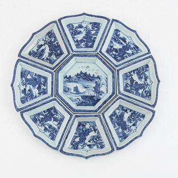 A nine piece Chinese export blue and white cabaret, Qing dynasty, Qianlong (1736-95).
