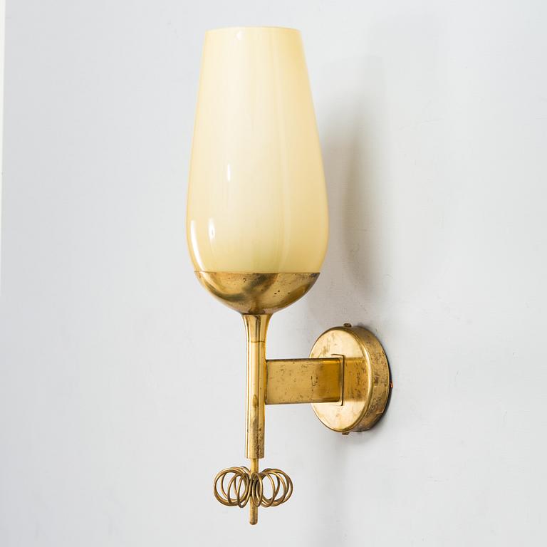 Paavo Tynell, a mid-20th-century wall light for Taito / Idman.