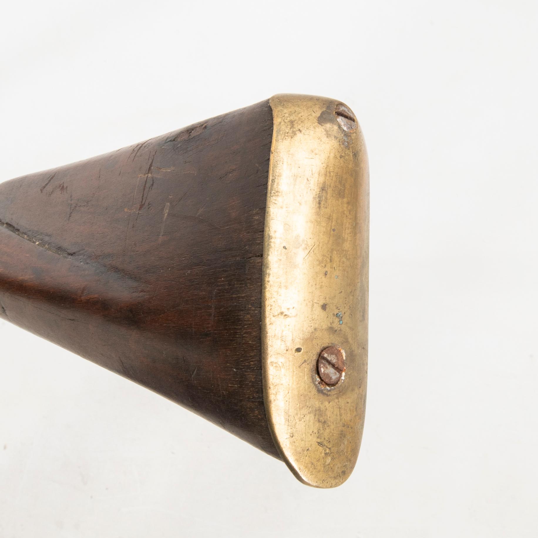 A British flintlock gun, 18th century.