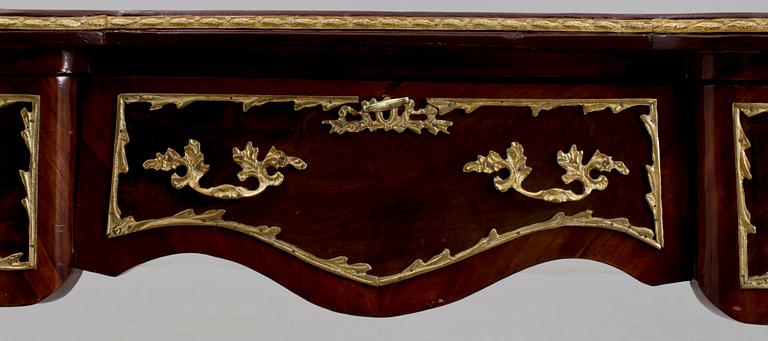 SKRIVBORD, Louis XV-stil, 1900-talets andra hälft.