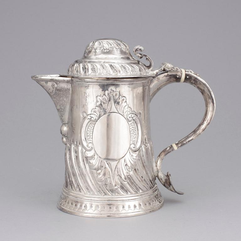 STOP, silver. Möjligen Thomas Phipps, London 1779. Vikt ca 760 g.