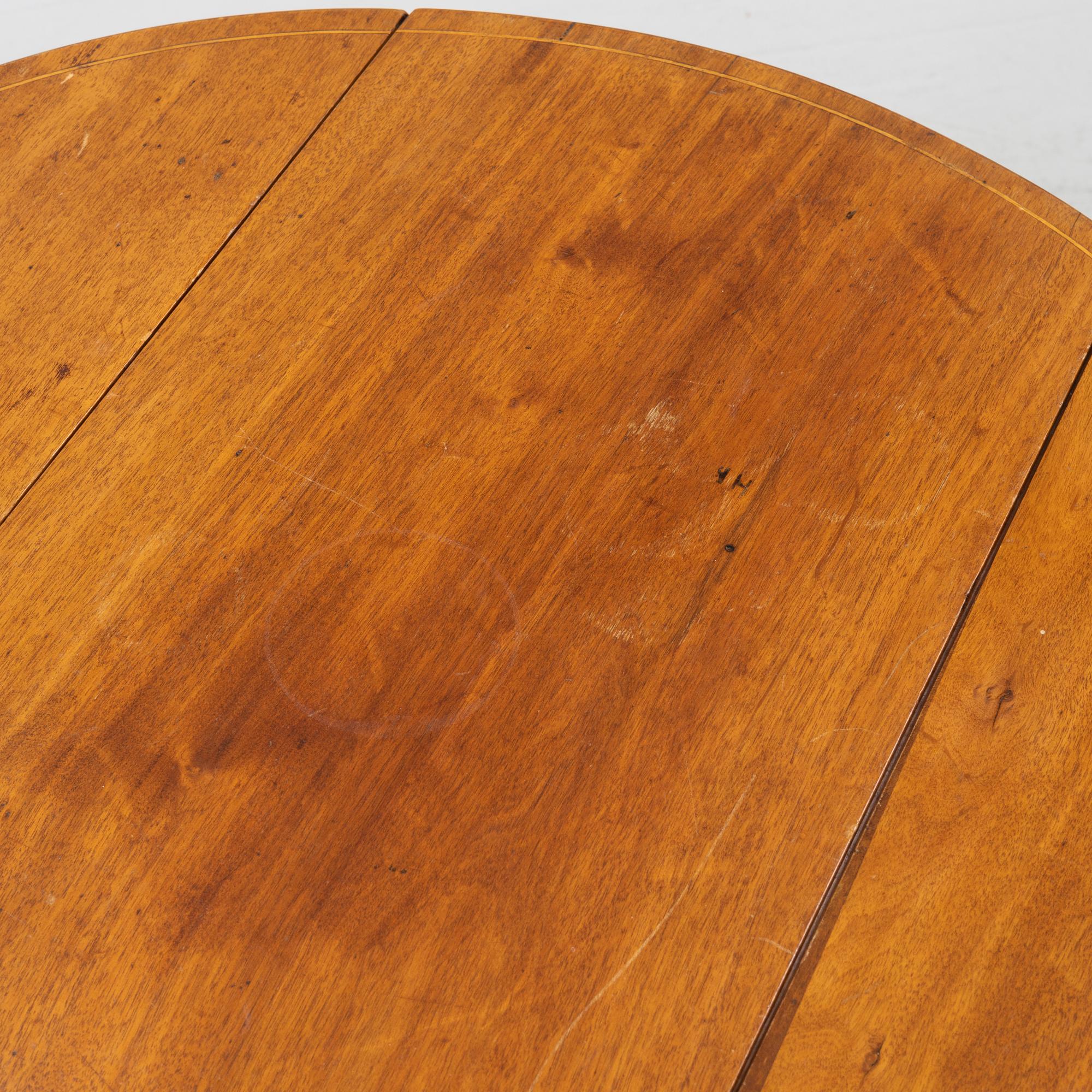 Drop-leaf table, circa 1800.