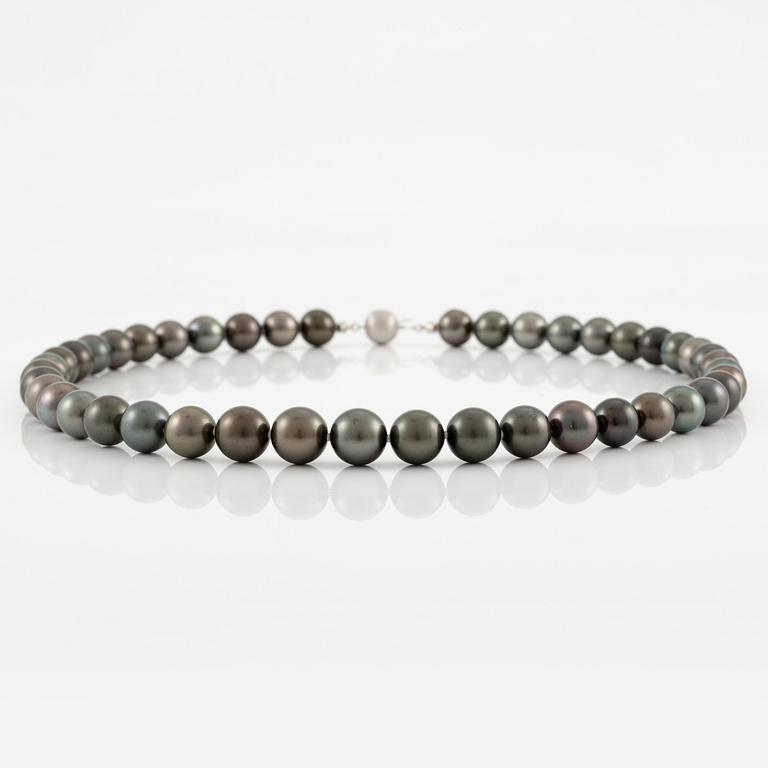A necklace with cultured Tahitian pearls.