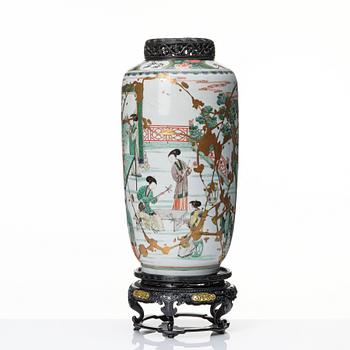 A famille verte vase, Qing dynasty, Kangxi (1662-1722).