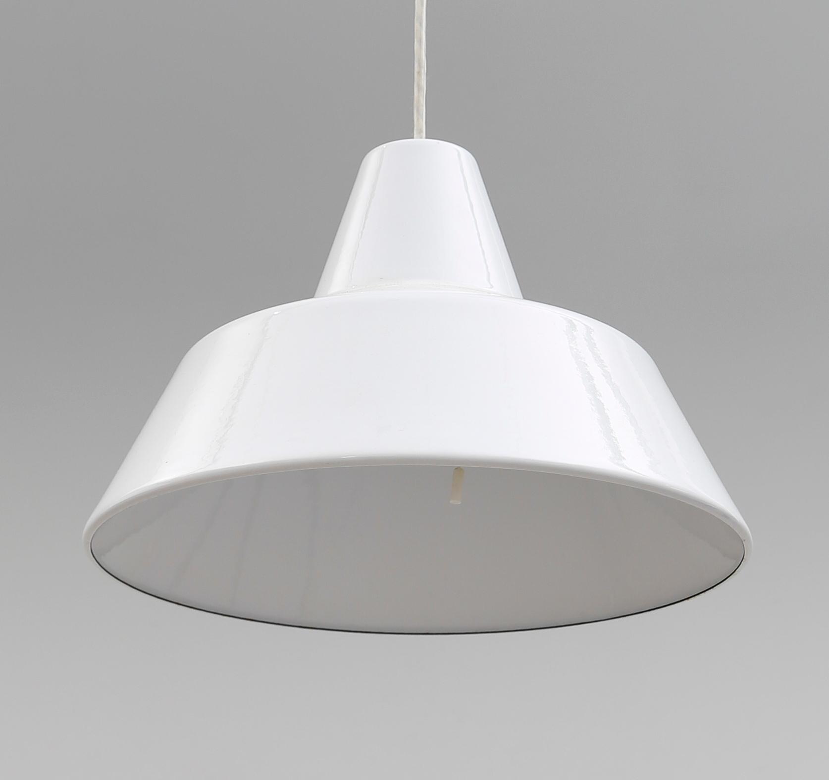 TAKLAMPA, 1 par, Arne Jacobsen, Louis Poulsen, 1900-talets andra hälft. Höjd ca 27 cm.