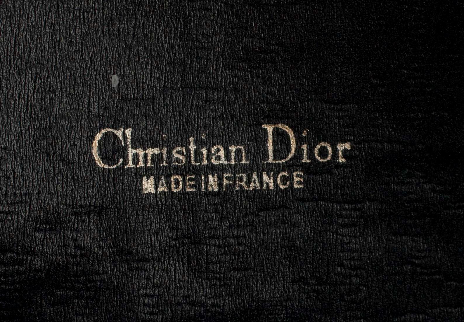 ASIAKIRJALAUKKU, Christian Dior.