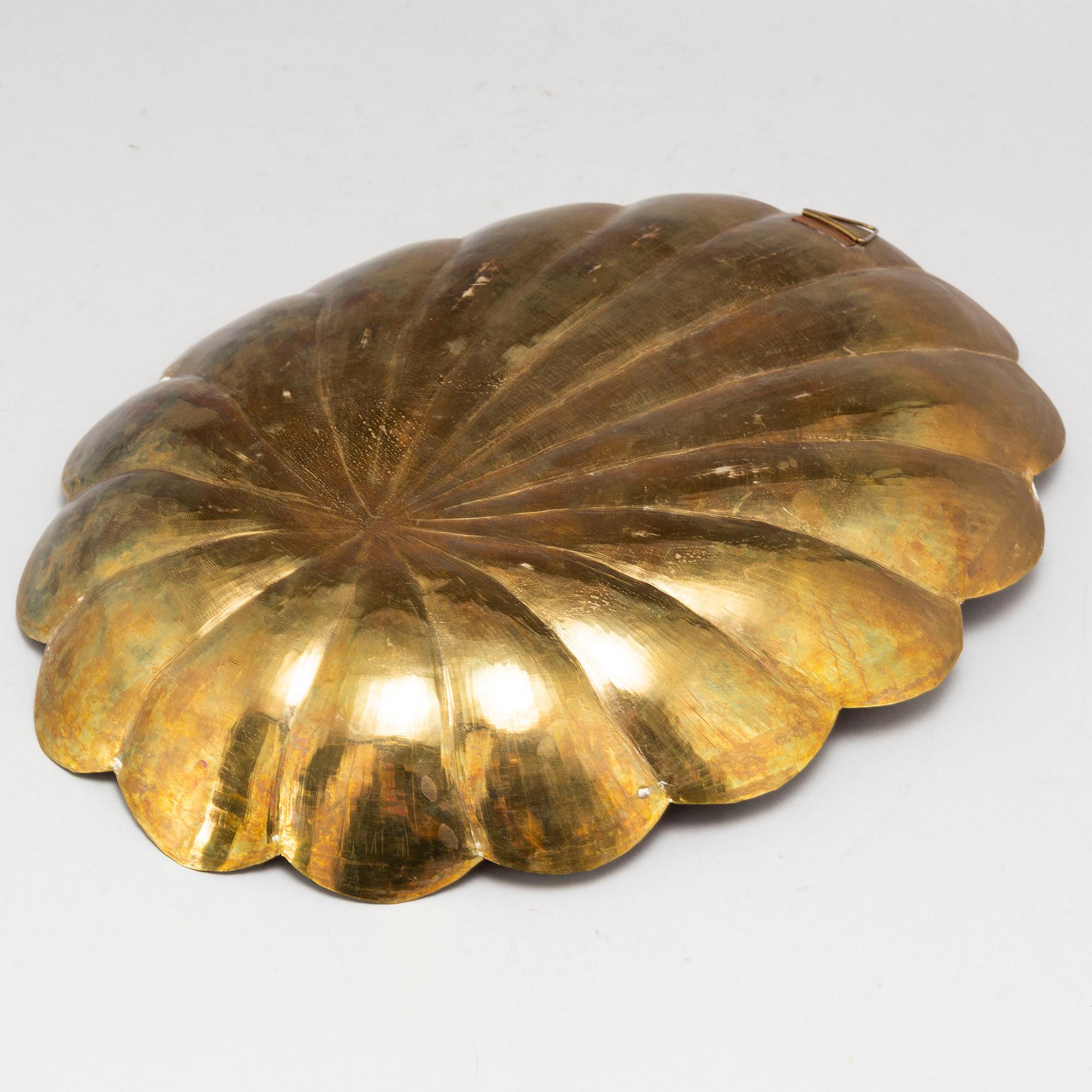 Four brass wall sconces  and one brass plate by Lars Homström, Arvika, second half of the 20th century.