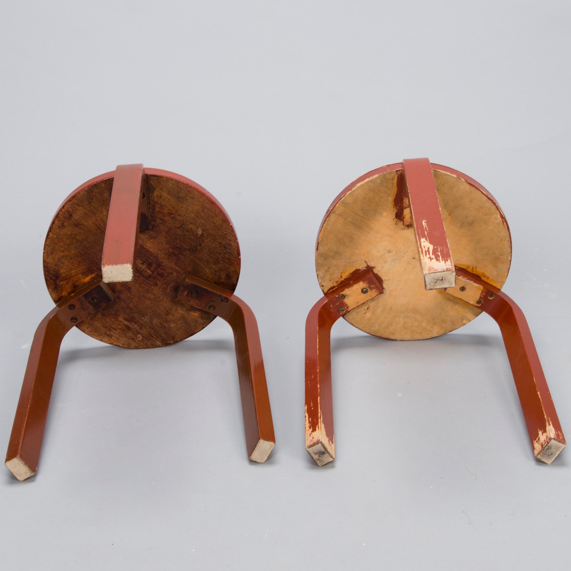 ALVAR AALTO, a pair of mid-20th Century 'E60' Stools for Artek.