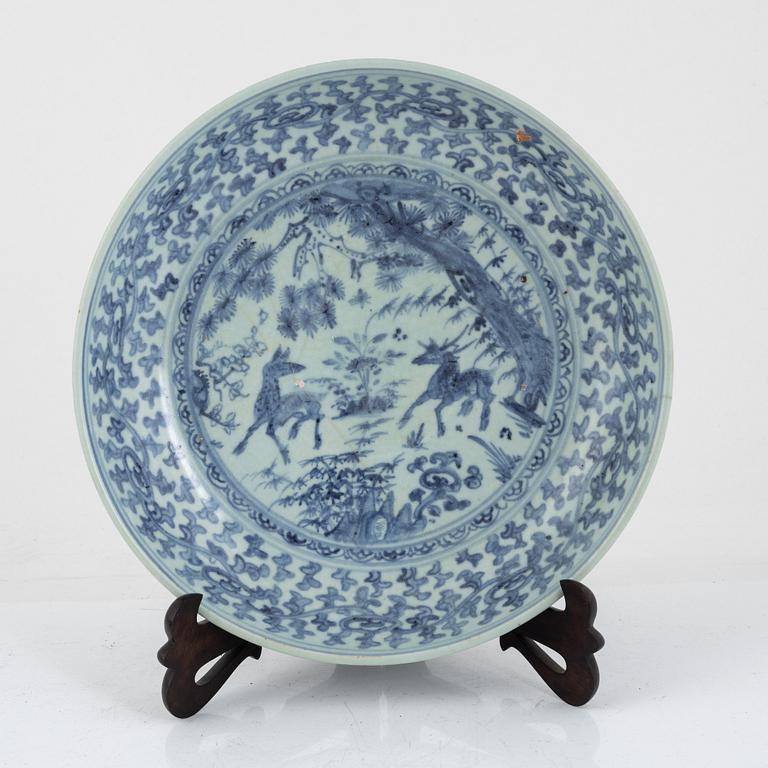 A large blue and white dish, Ming dynasty (1368-1644).