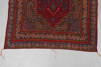Broderi, ett par, semiantika Pateh Kirman, ca 279 x 88 cm respektive 282 x 84 cm.