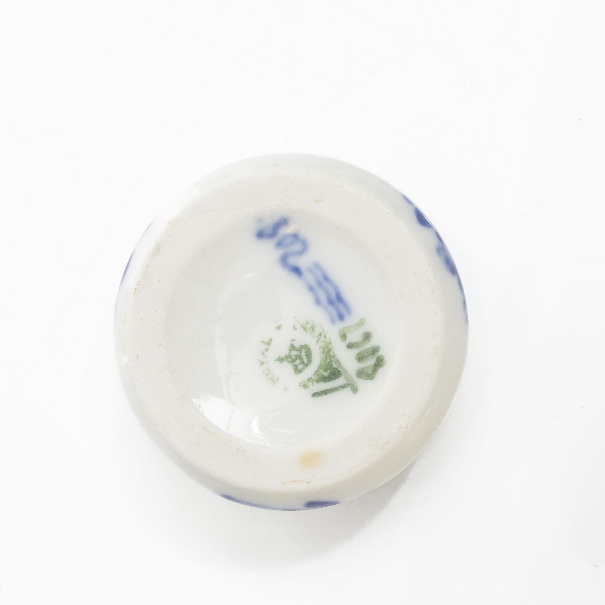 An 85-piece "Blå Blomst' porcelain dinner and cofee service, Royal Copenhagen, Denmark.