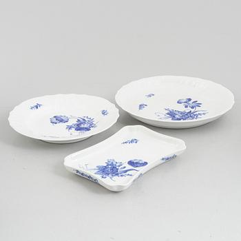 Royal Copenhagen, mat- och kaffeservis, porslin, 108 delar, "Blå blomst", Danmark.