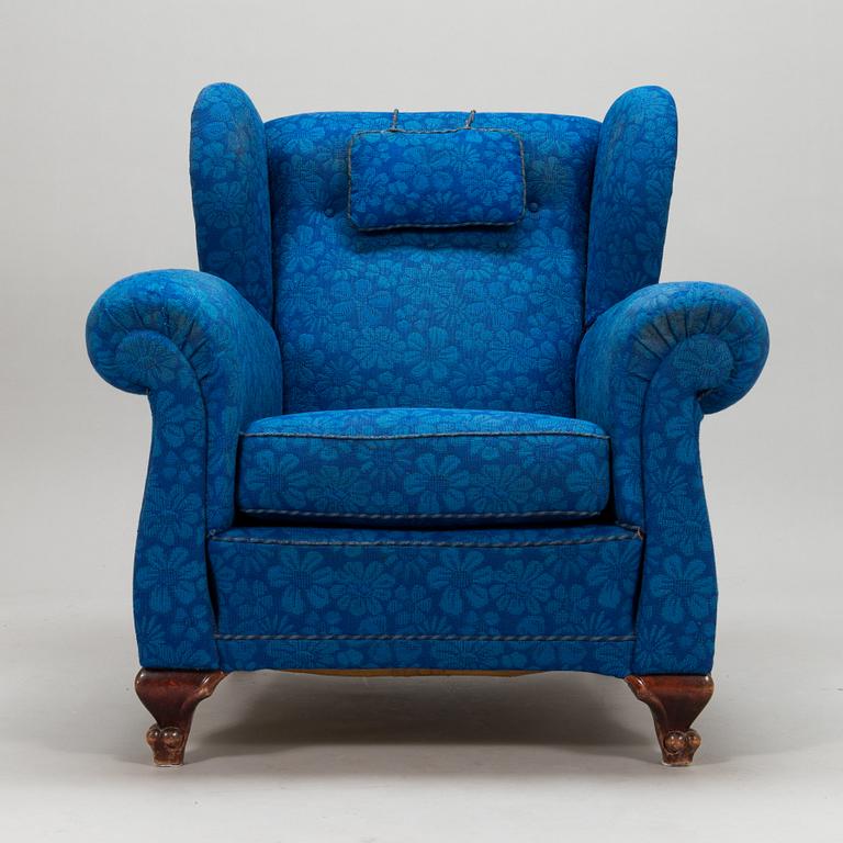 A mid-20th century armchair.