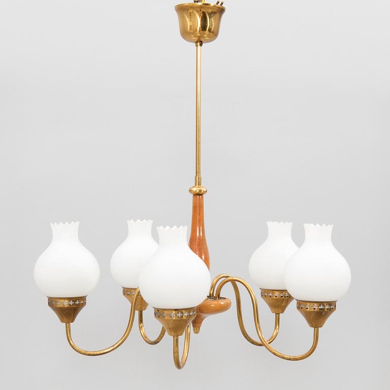 Taklampa 1900-talets mitt.