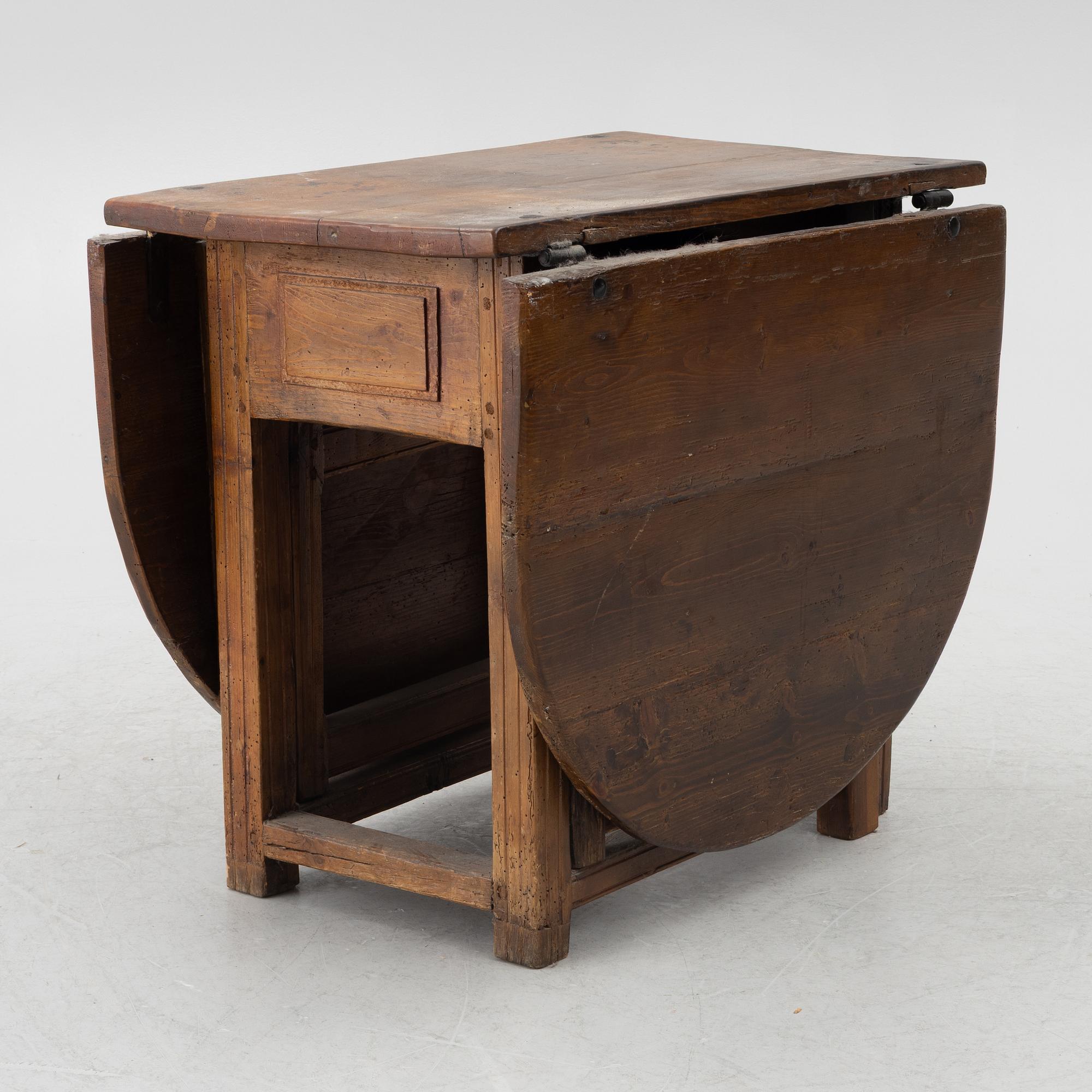 Drop-leaf table, 19th century.