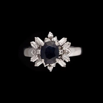 RING, 18K vitguld, fasettslipad safir 1,60 ct, diamanter. Vikt 4,75 g.