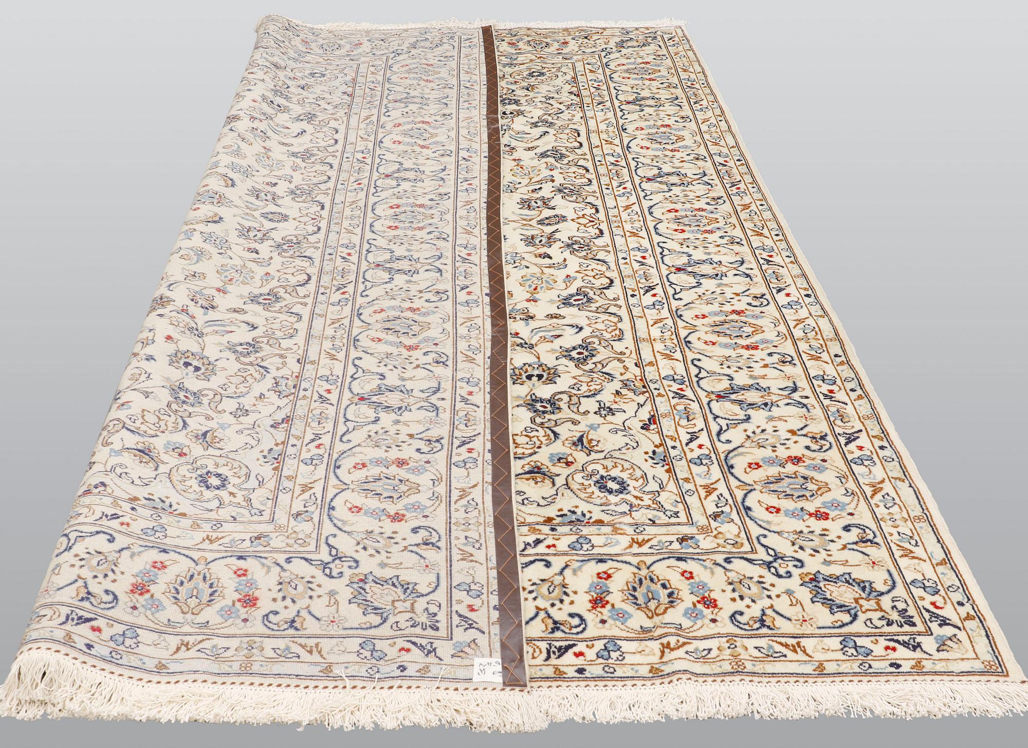 A carpet, Kashan, ca 340 x 240 cm.