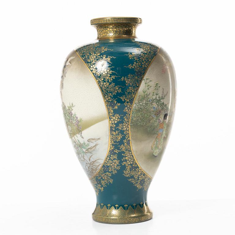 A Japanese Satsuma vase, first part of the 1900s.