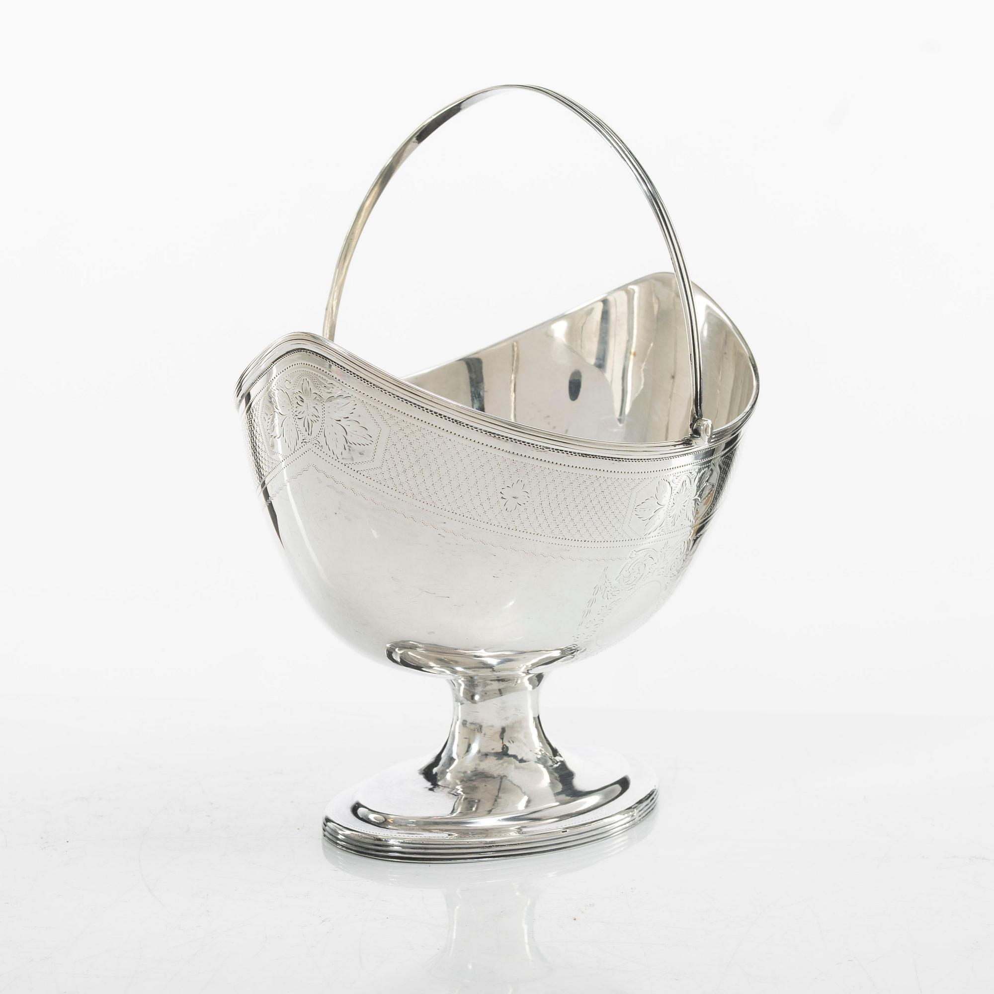 A silver bowl with handle, mark of Alexander Field, London, England 1800.