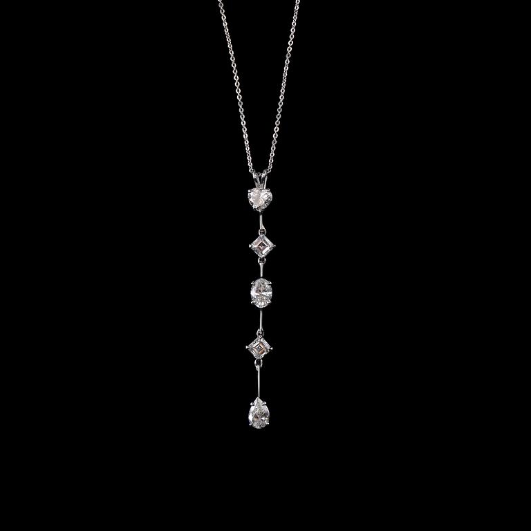 A PENDANT, heart-, princess-, oval- and drop cut diamonds c. 2.84 ct. H-G/vs. 18K white gold. Weight 5,5 g.