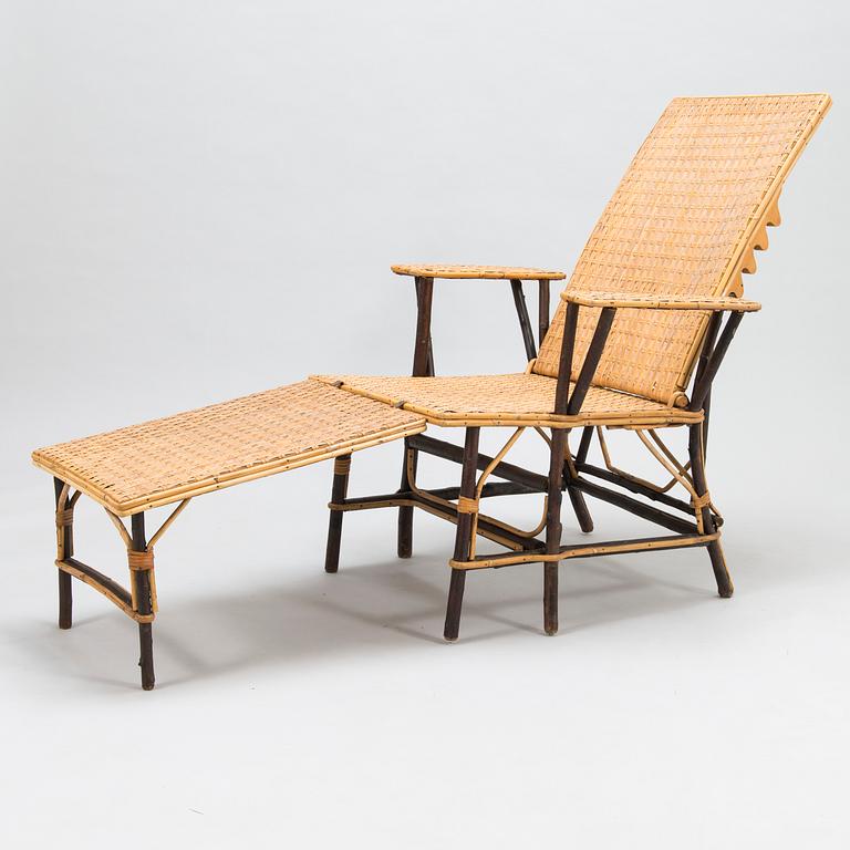 An early 20th century rattan lounge chair/sun chair.