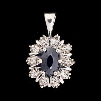 Hänge, 18 k vitguld med safir ca 0,60 ct samt åttkantslipade diamanter. Vikt ca 2 g.