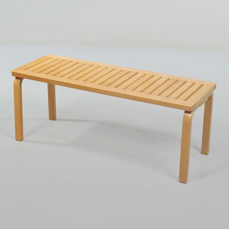 BÄNK, modell 153A, Alvar Aalto, Artek, 1900-talets andra hälft.