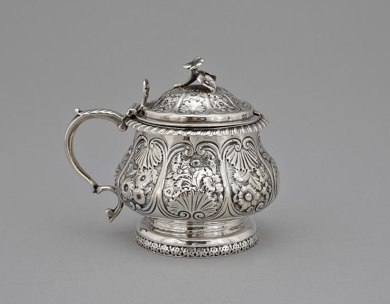 SENAPSKANNA, silver, London, England, 1825. Ca 197g, exkl insats.