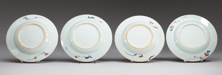 A set of four imari dinner plates, Qing dynasty, Kangxi (1662-1722).