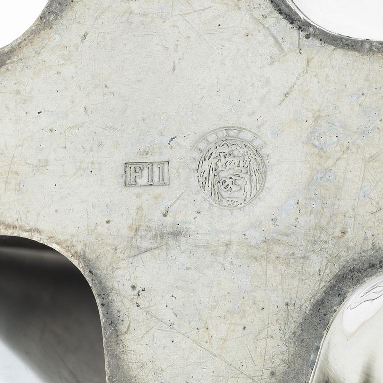 Björn Trägårdh, A 'Wave' vase for Svenskt Tenn, marked F11.