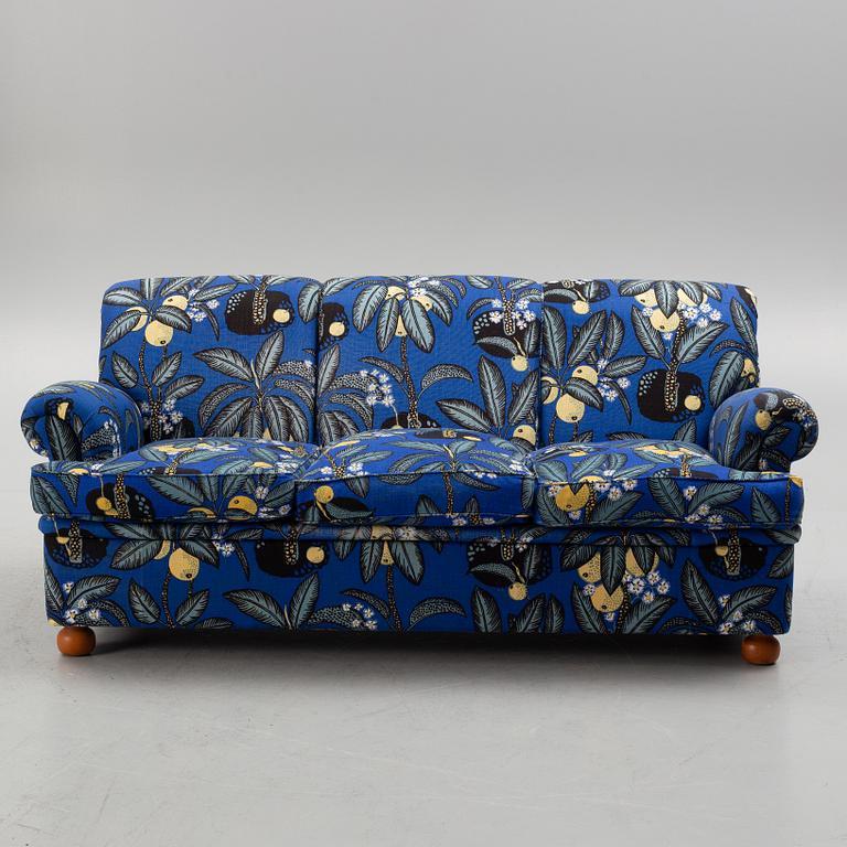 Josef Frank, a model 703 sofa, Firma Svenskt Tenn.