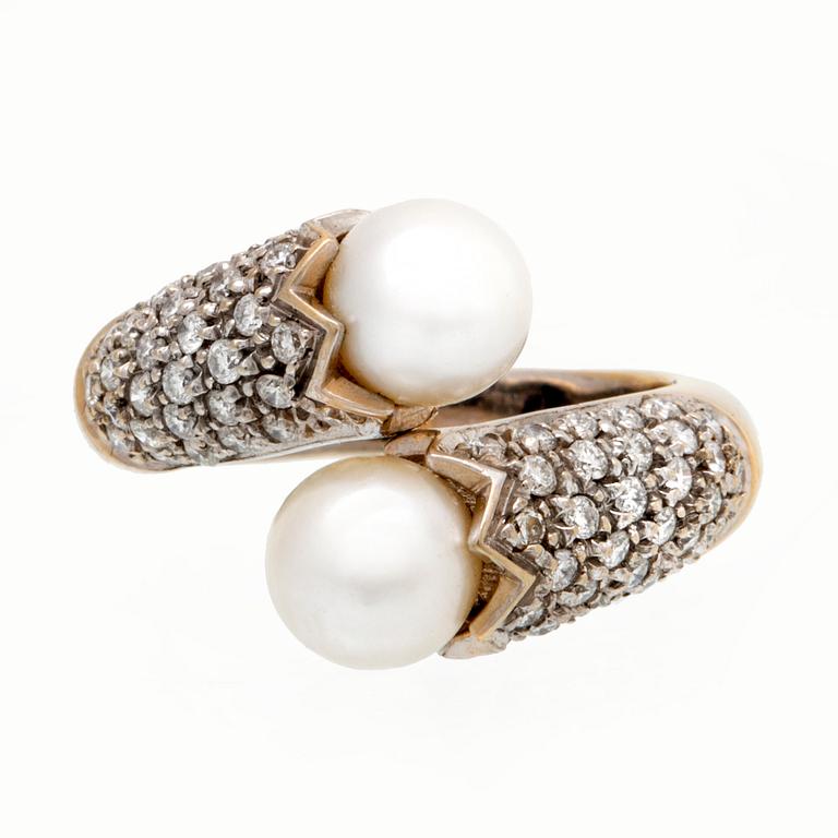 Ring 18k whitegold 2 cultured Pearls approx 7 mm and brilliant-cut diamonds approx 1 ct in total, size approx 54,5.