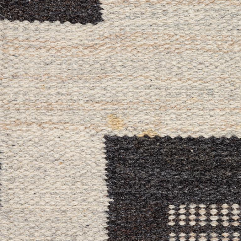 Margareta Åkerberg, rya tapestry, signed MÅ, approx. 202 x 140 cm.