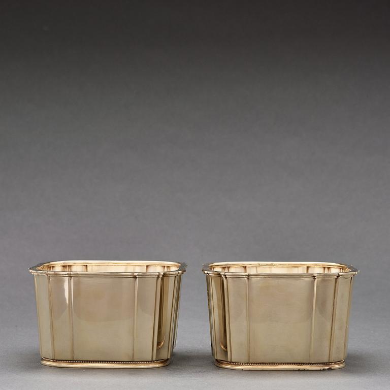 Atelier Borgila, a pair of gilt sterling faceted bowls, Stockholm 1946.